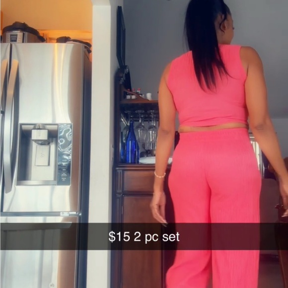 Vibrant Women's Cropped Pants Set - Picture 4 of 5